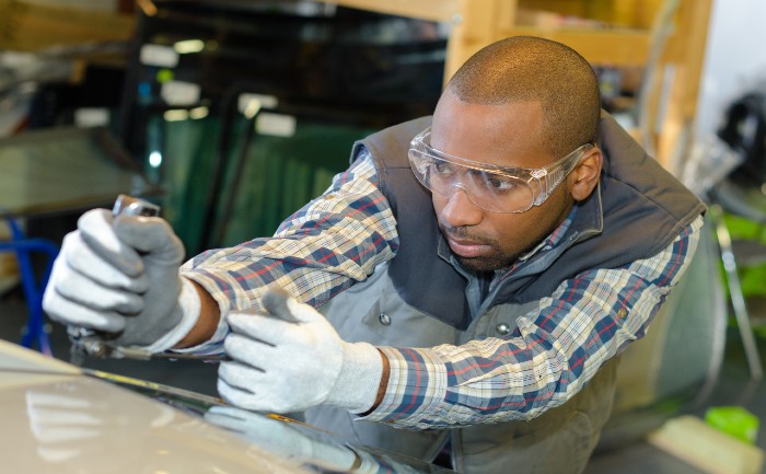 garage-worker-fitting-windscreen-PAHC9BC (1)